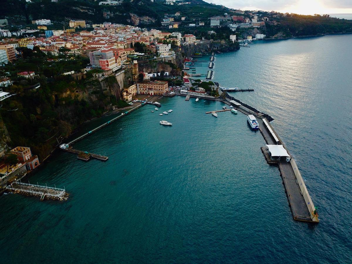 Yacht Club Capo Cervo Suites B&B Península Sorrentina Exterior foto