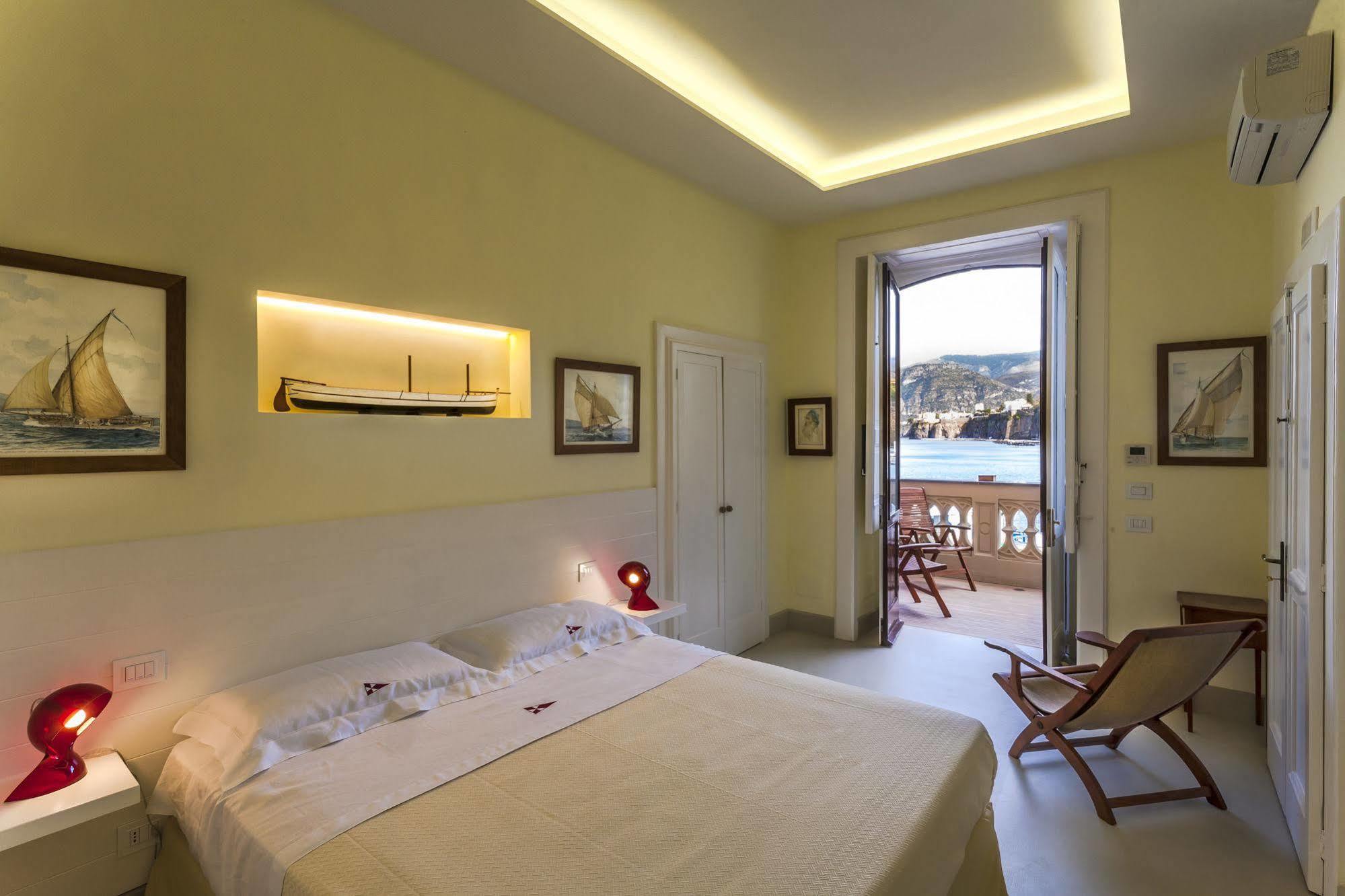 Yacht Club Capo Cervo Suites B&B Península Sorrentina Exterior foto
